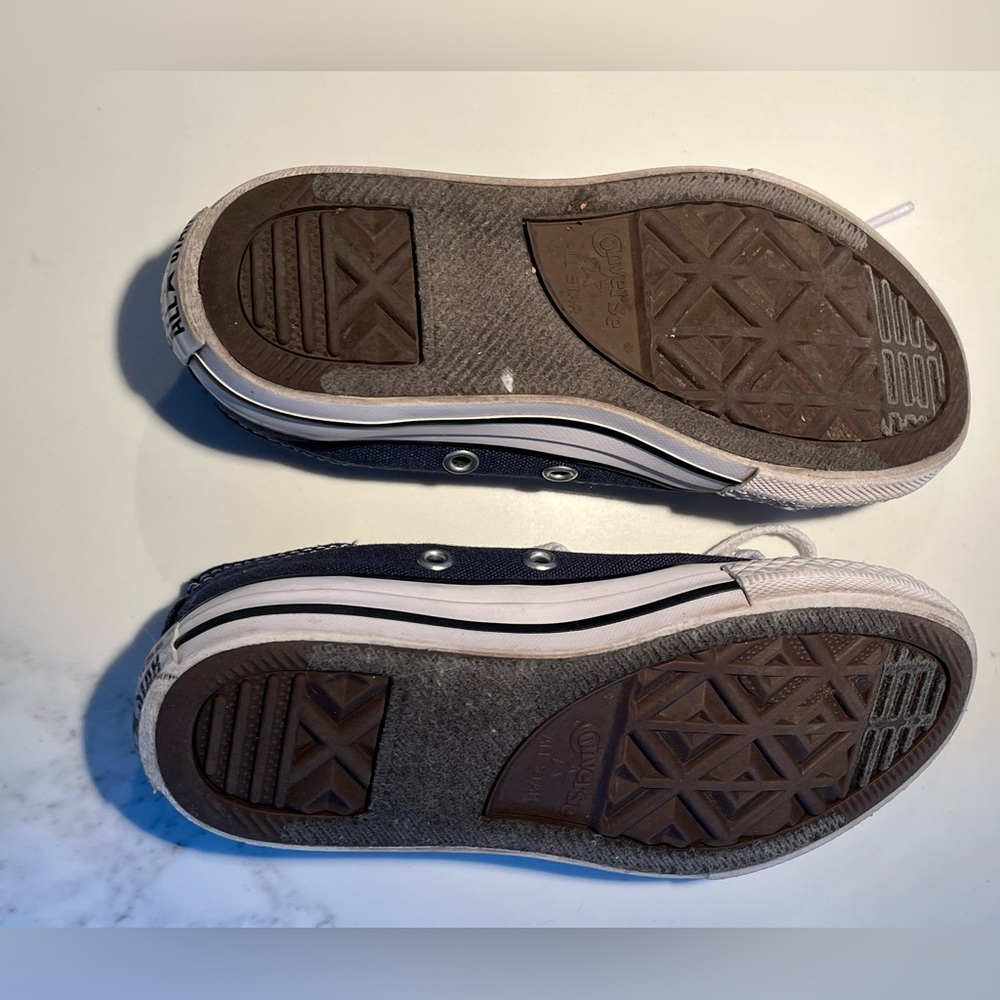 Kids navy converse all star. Size 11.  In good condition. - Picture 7 of 8